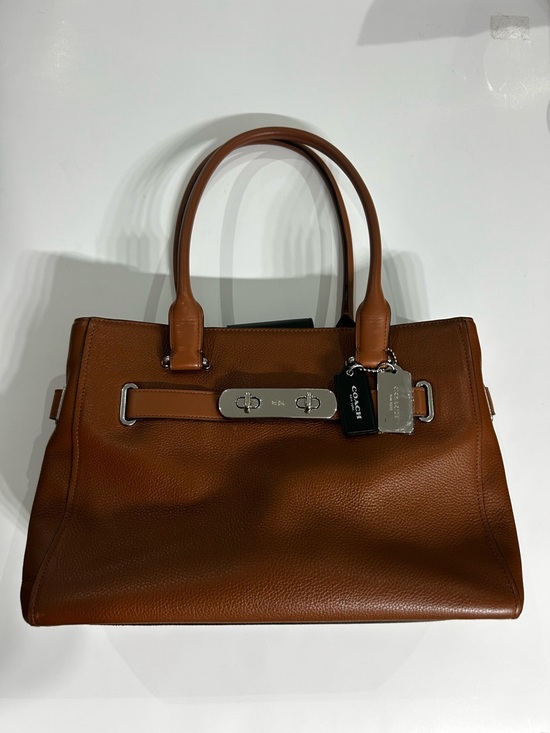 Coach Handbags - COACH Swagger Carryall Shoulder Bag